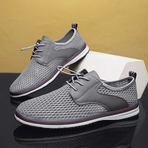 Sports shoes
